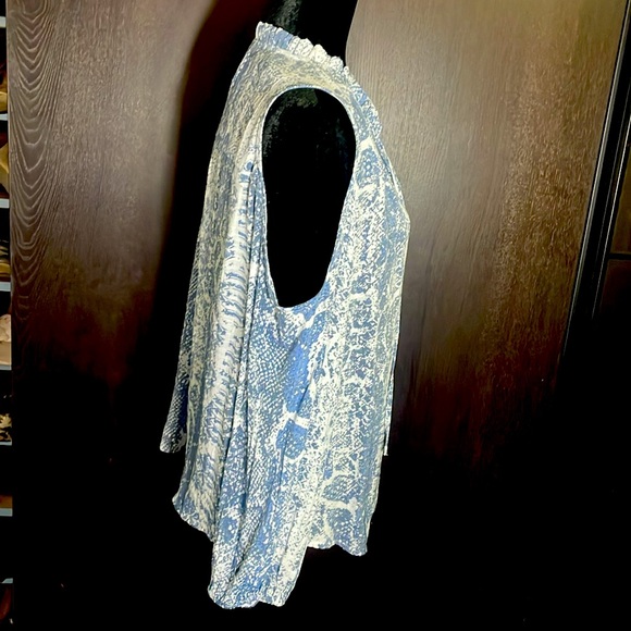 Cooper & Ella cold shoulder long sleeve boho blouse (L) - Picture 5 of 11